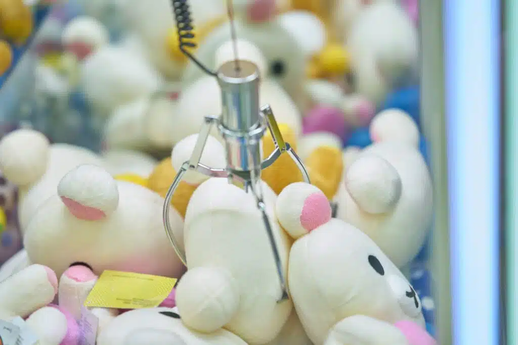 doll-picker-claw-clamp-machine-game-arcade-clamping-doll