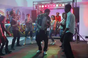 friends-group-dancing-in-nightclub